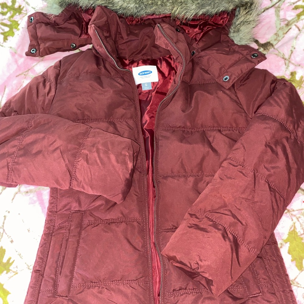 Old navy winter coat. Maroon color. Able to take off the hood.